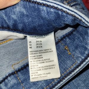 Womens American Eagle Jean's. Size 29 waist 34 length.